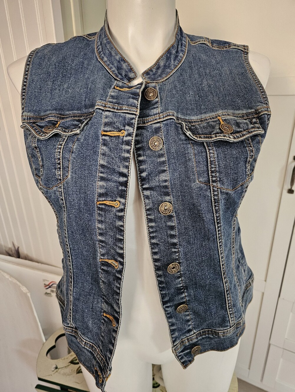 GUESS Womens Blue Denim Vest Size XL Stretch Button Up Sleeveless Jean Jacket